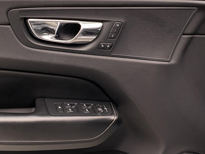 Volvo XC60 D4 AWD R-DESIGN AUT CZ 2.0 d