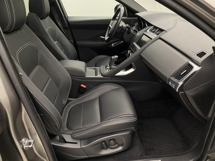 Jaguar E-Pace AWD R-DYNAMIC SE REZERVACE 2.0 Dynamic SE