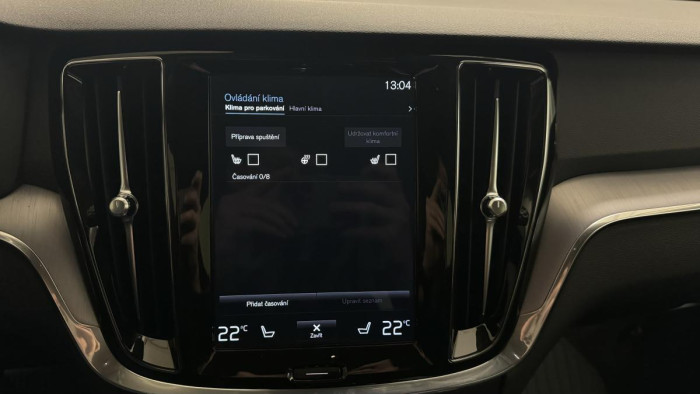 Volvo V60 T6 RECHARGE REZERVACE
