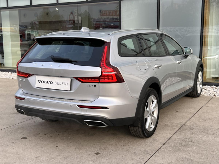 Volvo V60 CROSS COUNTRY B4 AWD Aut 1.maj