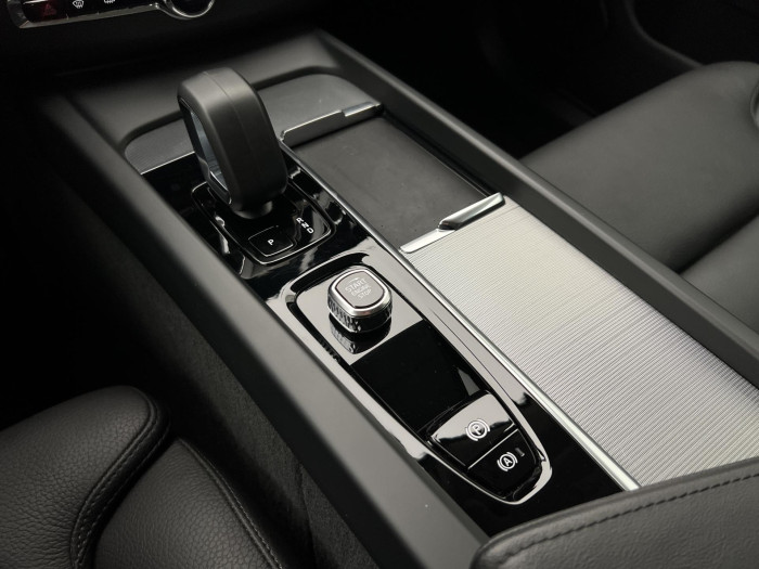 Volvo XC60 B5 AWD PLUS DARK AUT CZ