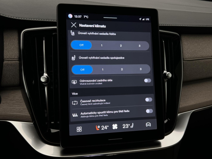 Volvo XC90 B5 AWD ULTRA BRIGHT 7MÍST CZ