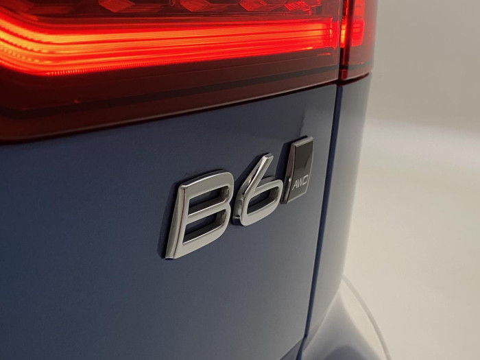 Volvo V60 B6 AWD R-DESIGN REZERVACE