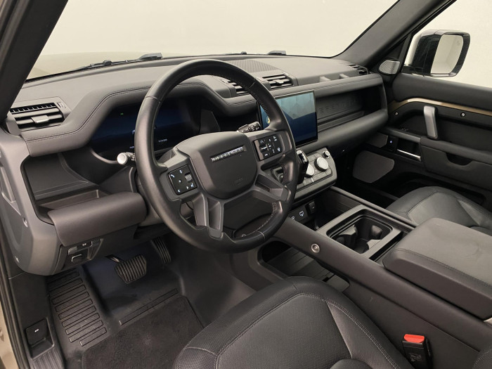 Land Rover Defender 130 D300 SE AWD AUT CZ 3.0 d SE