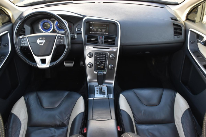 Volvo XC60 D5 AWD R-Design REZERVACE 2.4 d