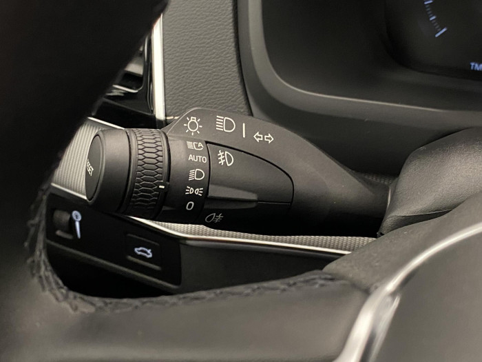 Volvo XC90 B6 AWD R-DESIGN REZERVACE