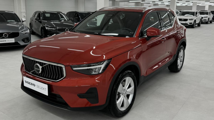 Volvo XC40 B4 AWD PLUS BRIGHT REZERVACE