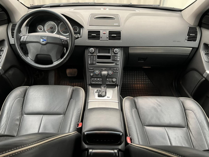 Volvo XC90 D5 AWD EXECUTIVE 7MÍSTNÁ AUT 2.4 d Executive