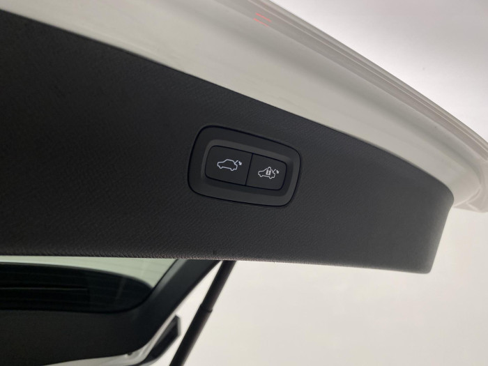 Volvo XC90 T8 AWD RECHARGE DARK REZERVACE