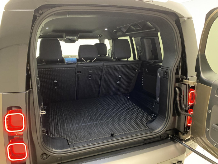 Land Rover Defender 110 D300 X-DYNAMIC SE AWD AUT 3.0 d Dynamic SE