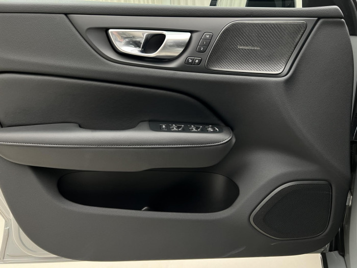 Volvo S60 B5 AWD ULTIMATE DARK AUT 1.maj