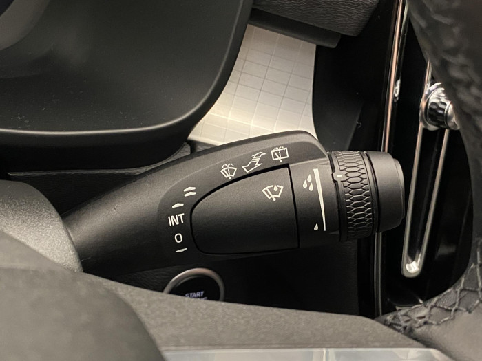 Volvo XC40 B3 DARK PLUS AUT CZ