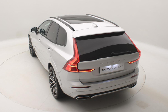 Volvo XC60 B4 AWD R-DESIGN AUT REZERVACE