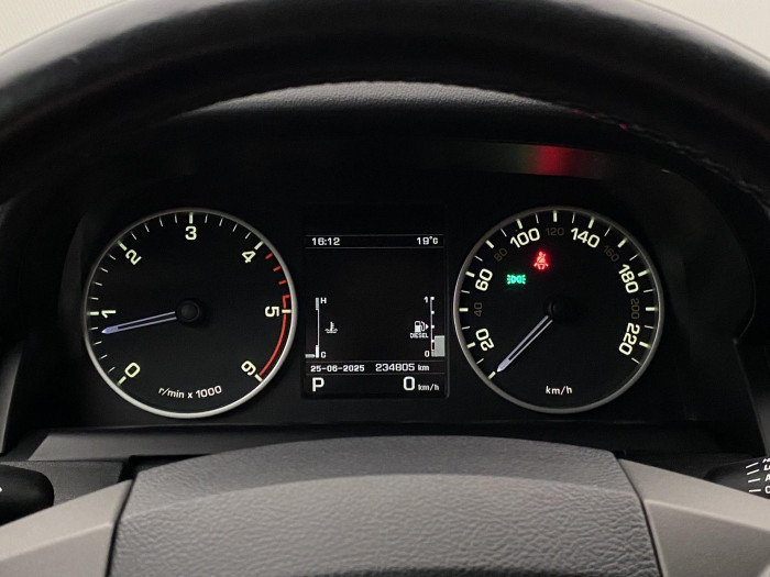 Land Rover Discovery 3.0 TDV6 S AWD REZERVACE