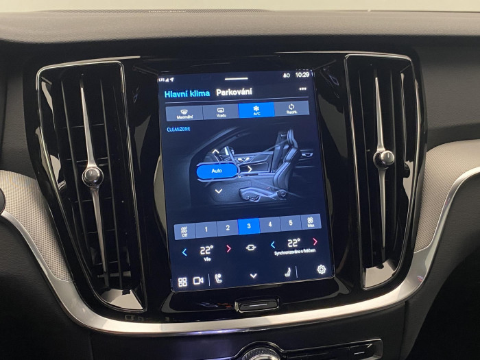 Volvo S60 T6 AWD PLUS DARK REZERVACE