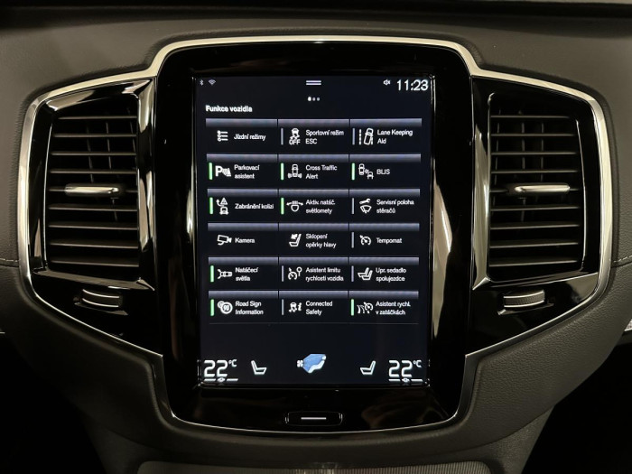 Volvo XC90 B5 AWD R-DESIGN AUT REZERVACE