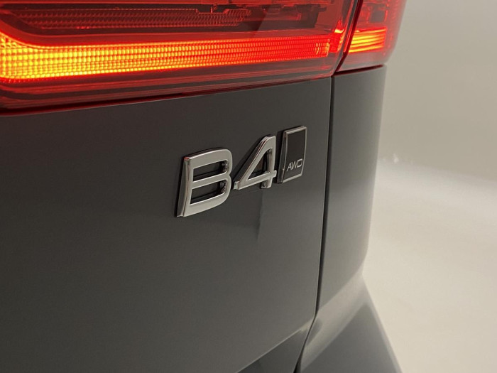 Volvo XC60 B4 AWD AUT DARK PLUS 2.0 Plus