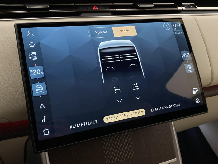 Land Rover Range Rover P550e AUTOBIOGRAPHY SWB