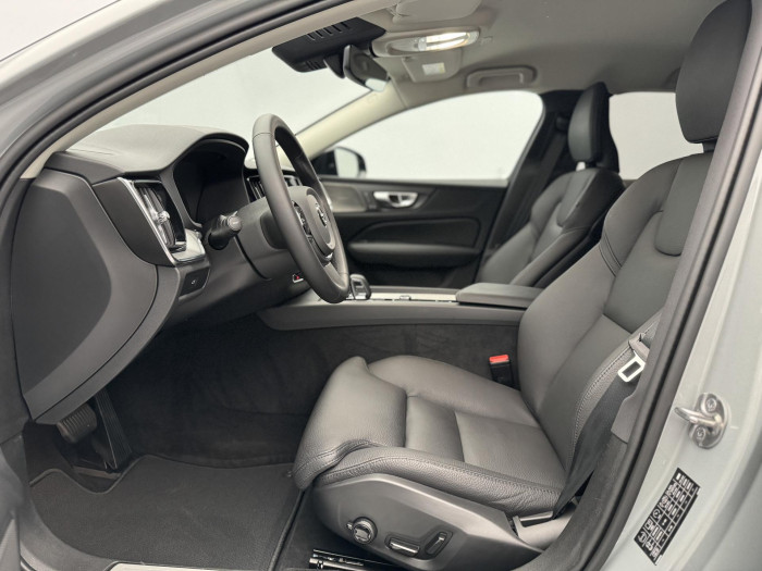 Volvo V60 B4 PLUS DARK AUT 1.maj.