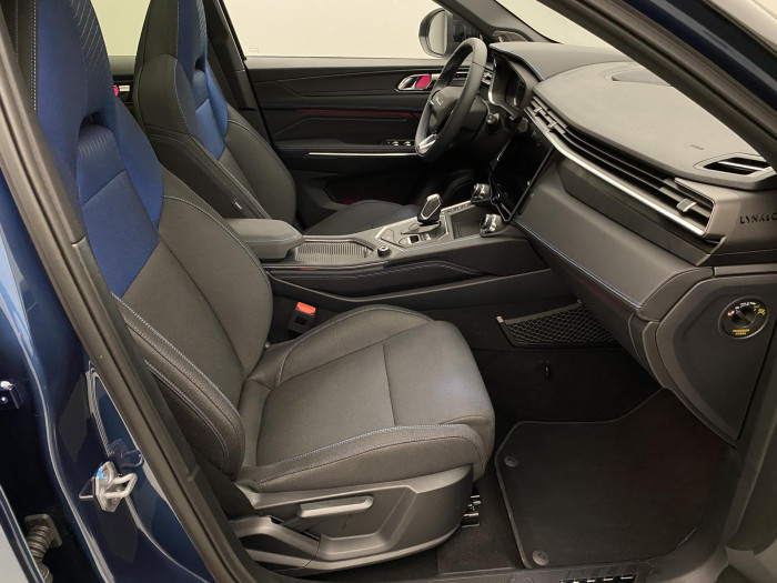 Lynk & Co 01 PHEV DCT AUT 1.maj REZERVACE