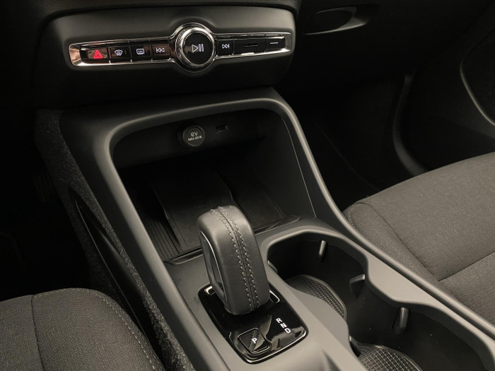 Volvo XC40 T3 KINETIC AUT CZ REZERVACE