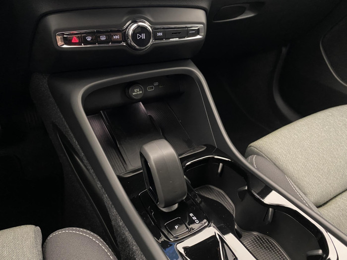 Volvo XC40 B3 DARK PLUS REZERVACE