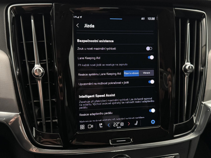 Volvo V90 CC B4 AWD PLUS BRIGHT AUT CZ