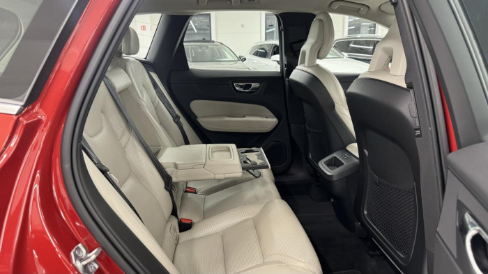 Volvo XC60 D4 AWD INSCRIPTION REZERVACE 2.0 d