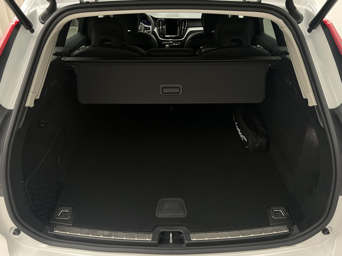 Volvo XC60 B5 AWD PLUS DARK AUT 1.maj.