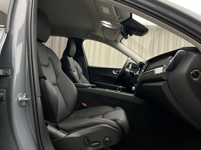 Volvo XC60 B4 AWD PLUS DARK AUT 1.maj.