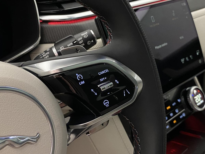 Jaguar F-Pace SVR 5.0 AWD AUT REZERVACE