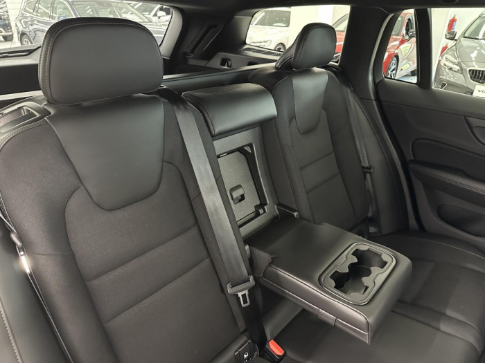 Volvo V60 T5 MOMENTUM POLESTAR REZERVACE 2.0 Momentum