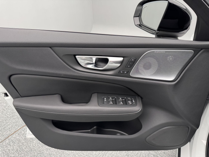 Volvo V60 T6 AWD Plug-in DARK ULTRA