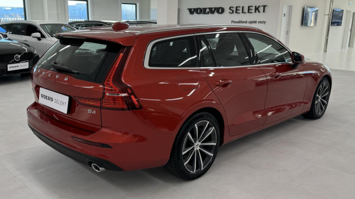 Volvo V60 B4 MOMENTUM AUT REZERVACE 2.0 Momentum