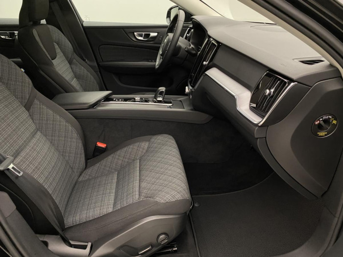 Volvo V60 B4 MOMENTUM AUT REZERVACE 2.0 Momentum