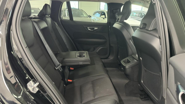 Volvo V60 CROSS COUNTRY D4 AWD REZERVACE 2.0 d