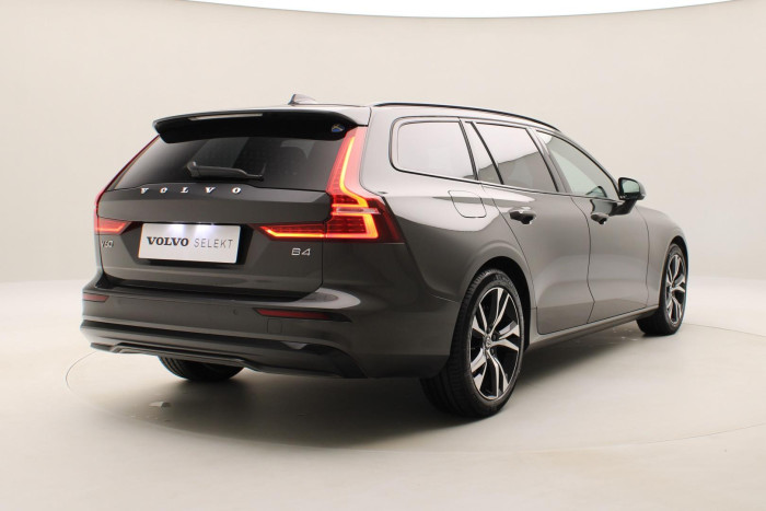 Volvo V60 B4 PLUS DARK AUT 1.maj