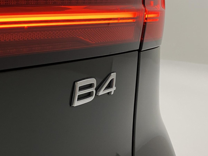 Volvo V90 B4 MOMENTUM AUT REZERVECE 2.0 Momentum