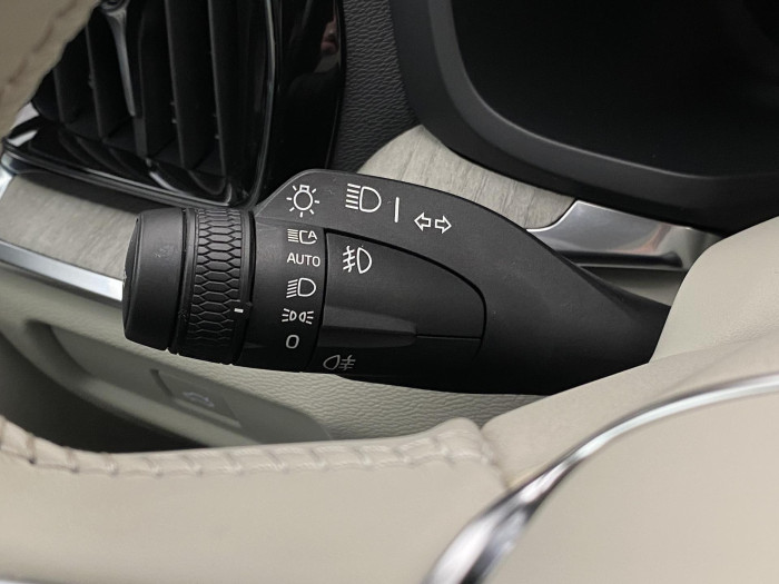 Volvo V60 CC B4 AWD BRIGHT PLUS AUT CZ