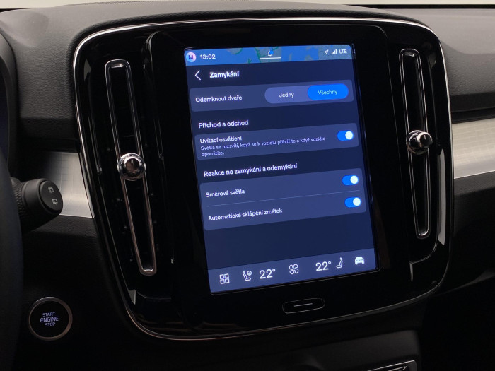 Volvo XC40 B3 DARK PLUS AUT CZ