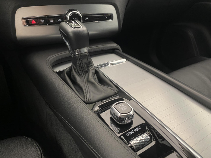 Volvo XC90 D5 AWD MOMENTUM AUT CZ 2.0 d Momentum