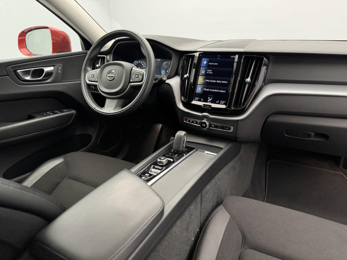 Volvo XC60 B4 AWD MOMENTUM PRO CZ 1.maj 2.0 Momentum