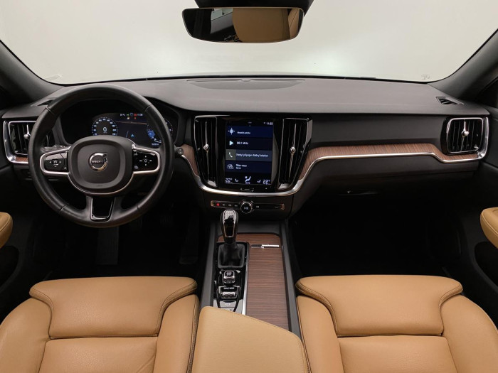 Volvo V60 D3 MOMENTUM NAVIGACE REZERVACE 2.0 d Momentum