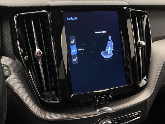 Volvo XC60 D4 AWD R-DESIGN AUT CZ 2.0 d