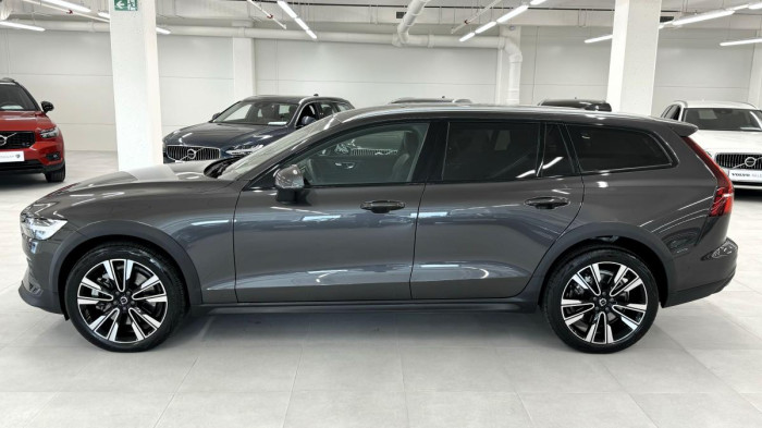 Volvo V60 CROSS COUNTRY B4 AWD REZERVACE