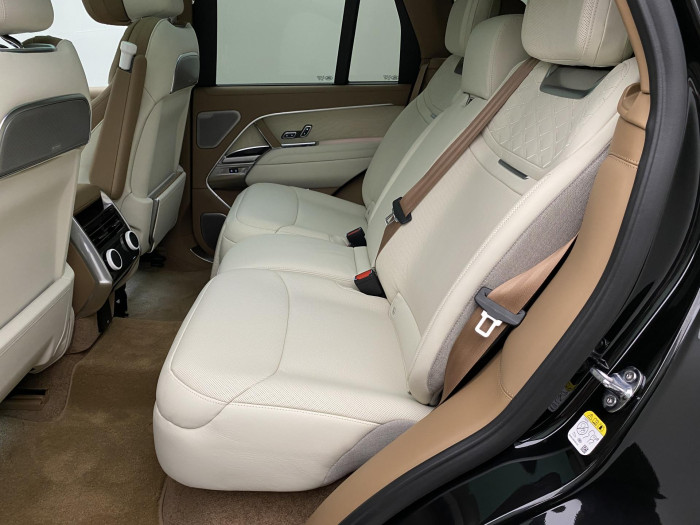 Land Rover Range Rover SV P615 SWB