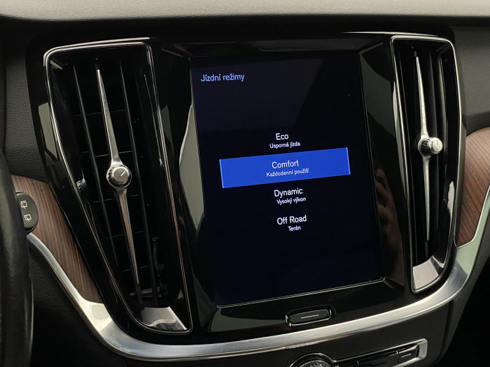 Volvo V60 CC B5 AWD MOMENTUM REZERVACE 2.0 CC CC Momentum