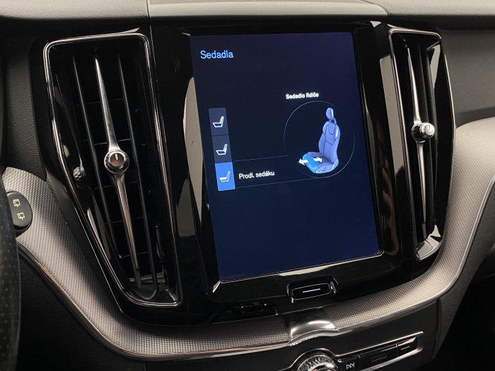 Volvo XC60 D4 AWD R-DESIGN AUT CZ 2.0 d