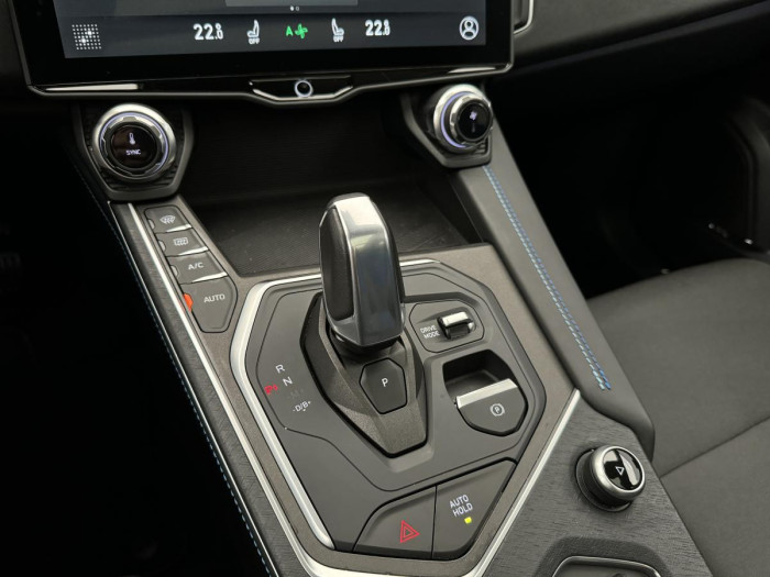 Lynk & Co 01 PHEV DCT AUT 1.maj. REZERVACE