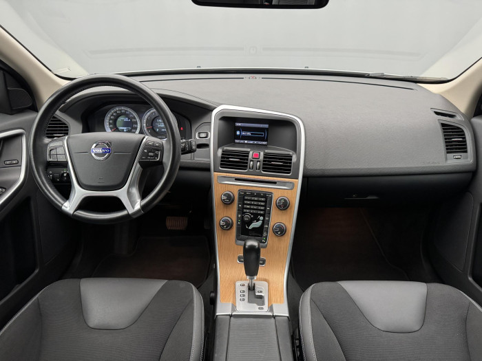 Volvo XC60 3.2 AWD MOMENTUM CZ AUT 3.2 Momentum